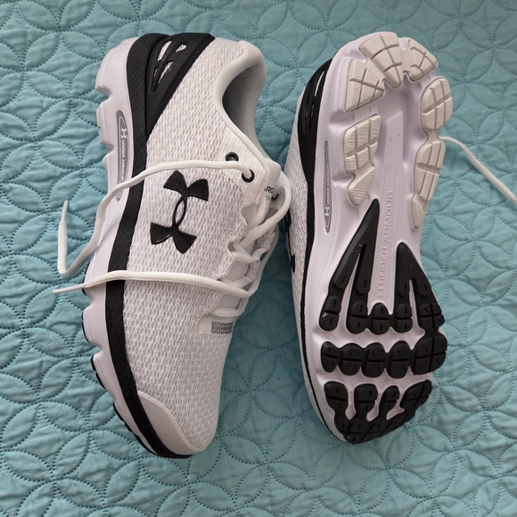 Under Armour White and Black Sneakers - Picture 6 of 6